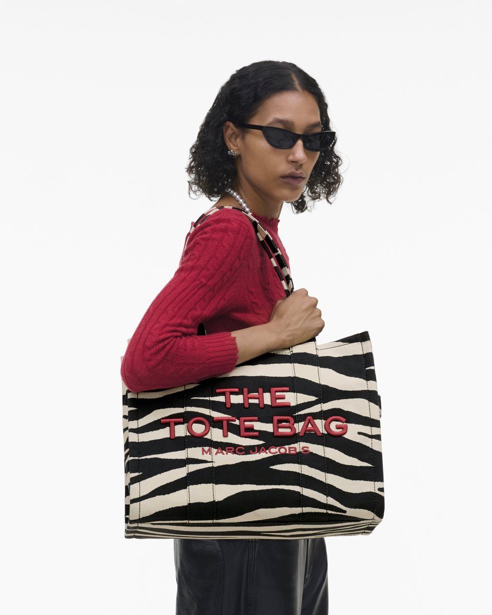 Marc Jacobs The Zebra Canvas Large Tote Bag Black / White | VEZHYA742